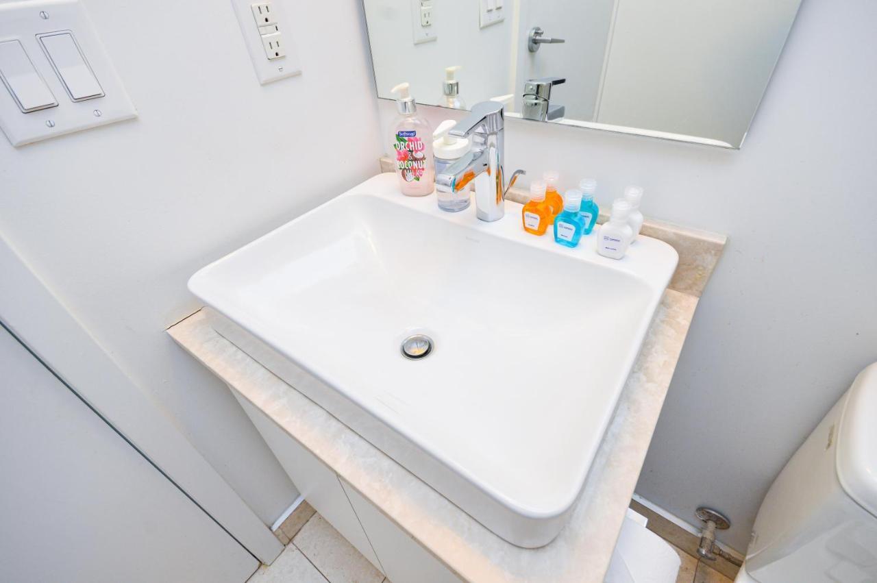 Downtown Toronto Condo Near Cn Tower, Mtcc, Rogers Center , Union Station Buitenkant foto