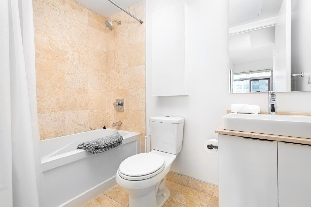Downtown Toronto Condo Near Cn Tower, Mtcc, Rogers Center , Union Station Buitenkant foto
